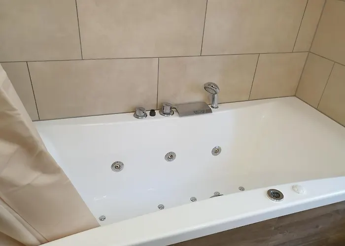 Mornag Ag Ferien דירה